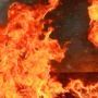 Дві бригади рятувальників гасили пожежу у сільському будинку на Кам'янеччині