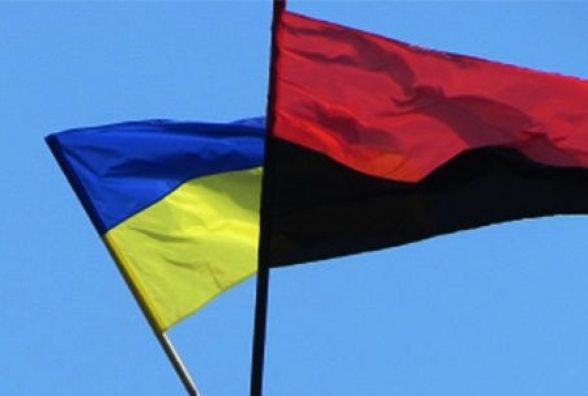 У Кам’янці вивішуватимуть революційний прапор ОУН у пам’ятні дати. Що думають кам’янчани? (Опитування)