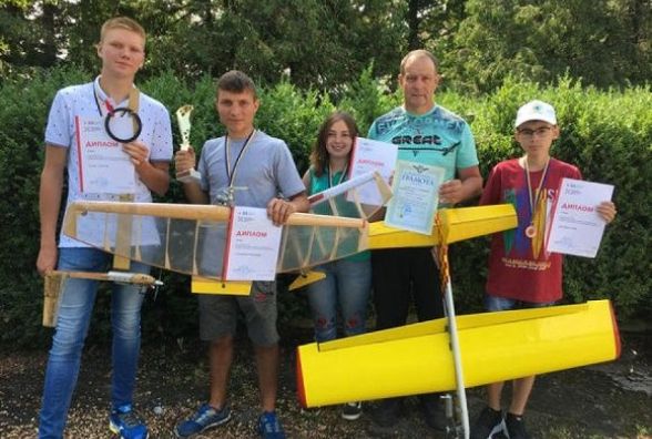 Кам’янецькі школярі перші на Всеукраїнських змаганнях із авіамодельного спорту