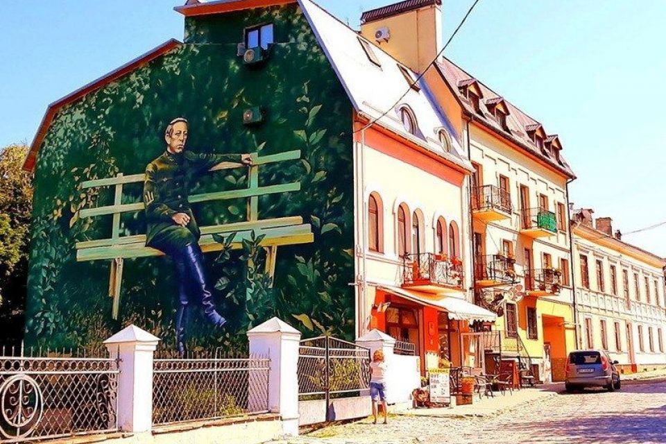 Азаров  назвав фашизмом стінопис з Петлюрою в Кам'янці