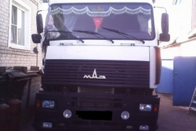 Лобовое стекло на маз 5440а5. Лобовое стекло на маз 5440а5. Лобового стекла кабины маз 5440. Стекло ветровое маз. Ламбрекены на маз 5440.