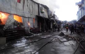Рятувальники гасили пожежу на Центральному ринку Кам’янця дві години