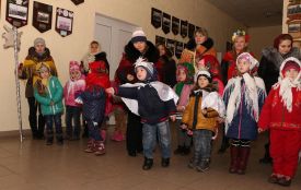 Гостям із Канади дітвора заспівала пісень