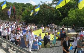 Центральні вулиці Кам’янця перетворяться на подіум для «Параду вишиванок»