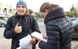 У Кам’янці збирають підписи під петицією, яка вимагає покарань за порушення на виборах