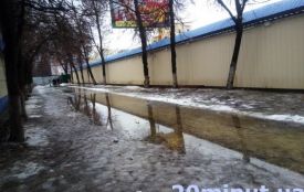 Чим і за скільки посипають дороги та тротуари у Кам’янці взимку?