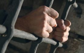 На Кам’янеччині через 8 років винесли вирок сину за вбивство матері