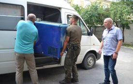Волонтери везуть допомогу із Кам’янця українським бійцям на Схід