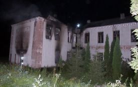 Рятувальники вночі гасили недіючу школу в  селі Підпилип'я (ФОТО І ВІДЕО)