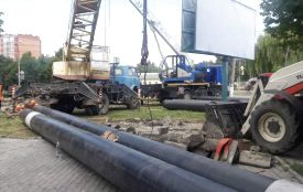 Комунальники Кам'янця завершують демонтаж трубопроводу